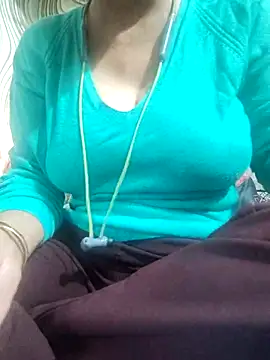 Snapshot of meenu_bhabhi547 chatting on November 2025 04:55:02 AM meenu bhabhi547 online show from November 2025 04:55:02 AM