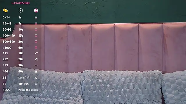 Snapshot of VanessaOlive chatting on September 2025 04:05:02 AM VanessaOlive online show from September 2025 04:05:02 AM