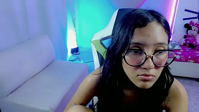 mishel hott online show from October 2025 08:42:02 PM