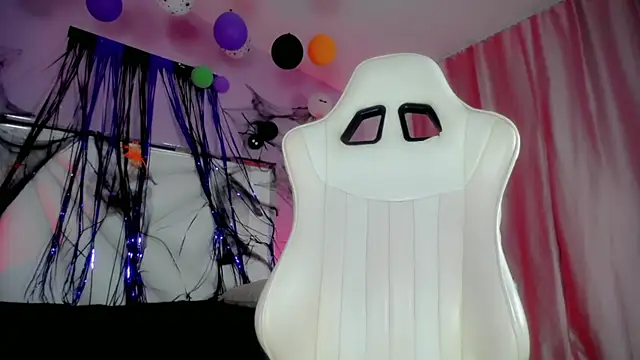 mishel hott online show from October 2025 09:24:02 PM