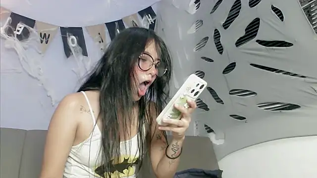 mishel hott online show from October 2025 08:21:02 PM