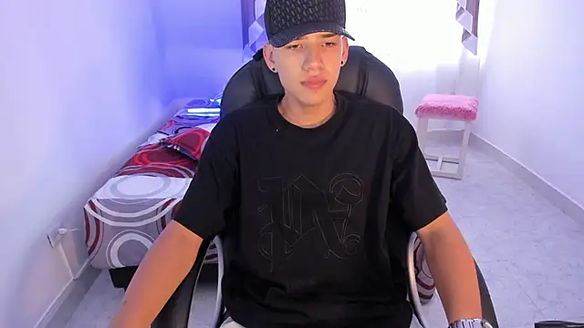 maxthomson boy online show from September 2025 08:31:02 PM