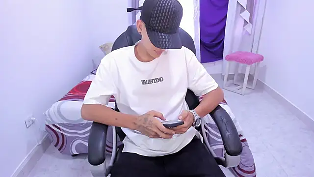 maxthomson boy online show from September 2025 08:10:01 PM