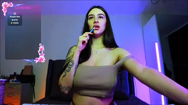 Veronica Larsson online show from September 2025 05:16:01 PM