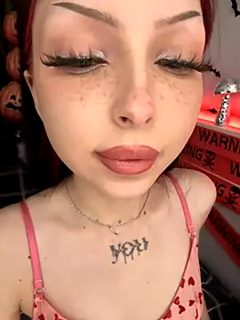 Snapshot of Lina_Thornton_ chatting on October 2025 10:11:01 PM Lina Thornton online show from October 2025 10:11:01 PM