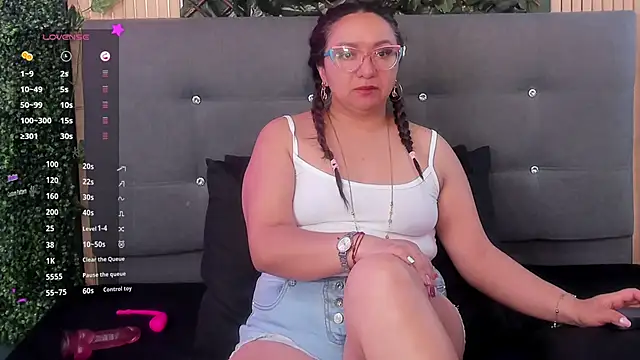 leyla smithh online show from September 2025 12:26:01 PM
