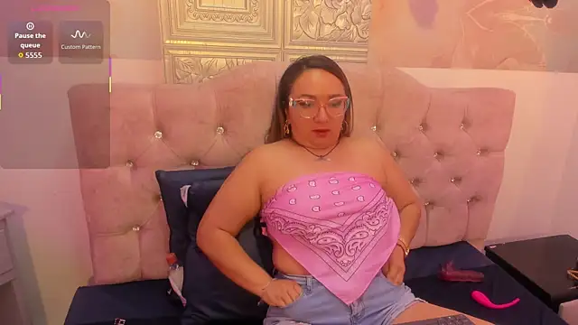 leyla smithh online show from September 2025 12:17:02 PM