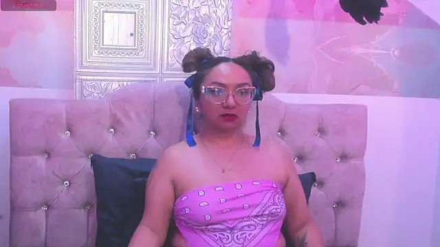 leyla smithh online show from October 2025 08:18:01 PM