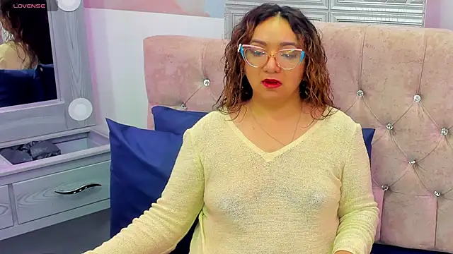 leyla smithh online show from October 2025 12:15:02 PM