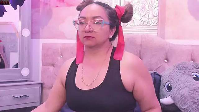 leyla smithh online show from October 2025 12:52:02 PM