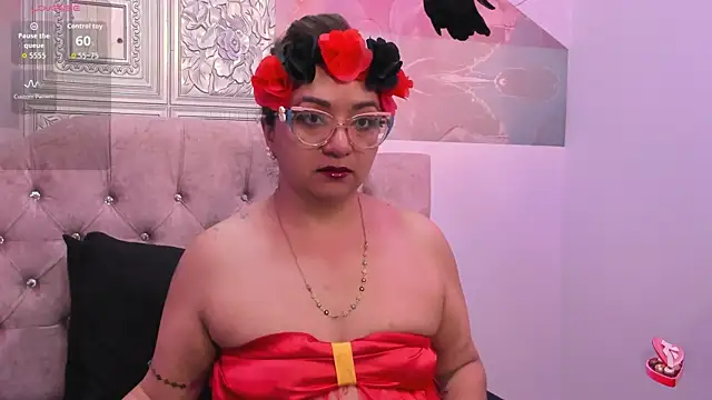 leyla smithh online show from October 2025 12:39:02 PM