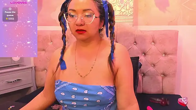 leyla smithh online show from November 2025 12:38:02 PM