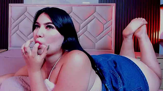 MiaaFarrel online show from October 2025 07:14:01 PM