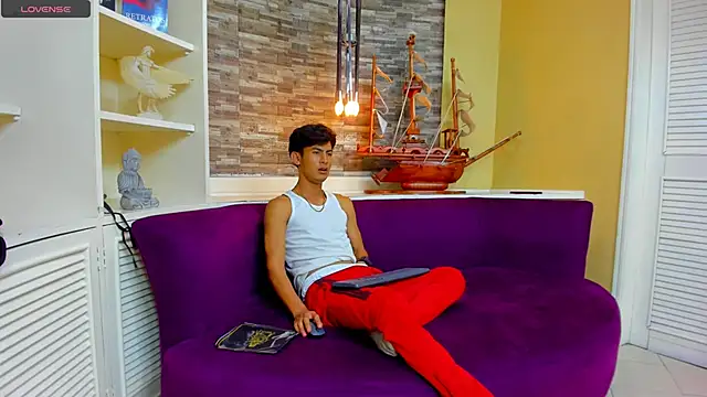 Holdme Hot online show from September 2025 03:28:01 AM
