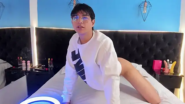 Snapshot of AleAurarashi chatting on September 2025 07:50:02 PM AleAurarashi online show from September 2025 07:50:02 PM