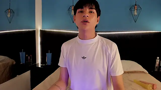 Snapshot of AleAurarashi chatting on September 2025 04:17:02 AM AleAurarashi online show from September 2025 04:17:02 AM