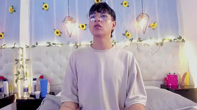 Snapshot of AleAurarashi chatting on October 2025 04:15:01 AM AleAurarashi online show from October 2025 04:15:01 AM