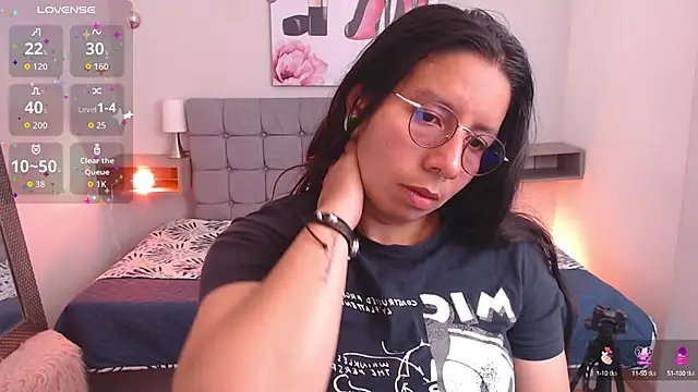 sophia reyes  online show from September 2025 02:11:02 AM