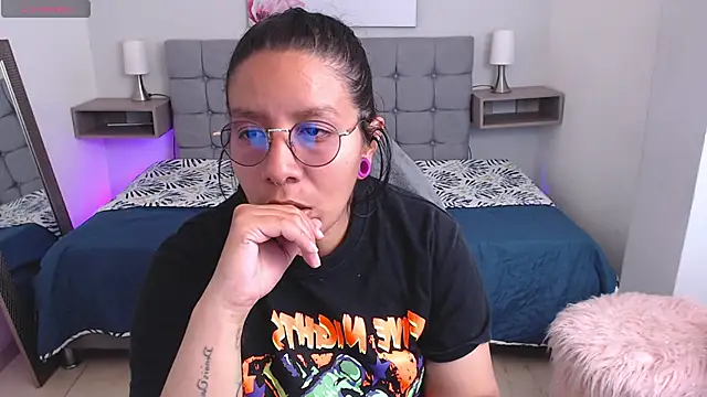sophia reyes  online show from September 2025 12:55:02 AM