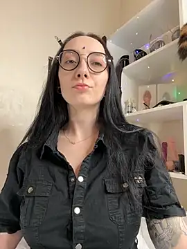 Jinhee Tiny online show from October 2025 01:23:01 PM