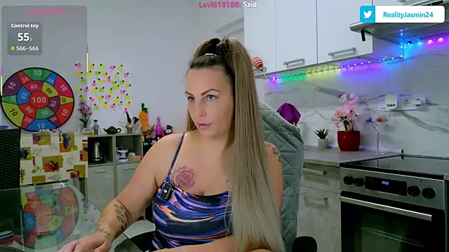 Candee24 online show from September 2025 06:53:01 PM