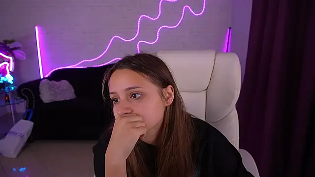 Snapshot of AnnaPearl chatting on October 2025 08:18:02 PM AnnaPearl online show from October 2025 08:18:02 PM