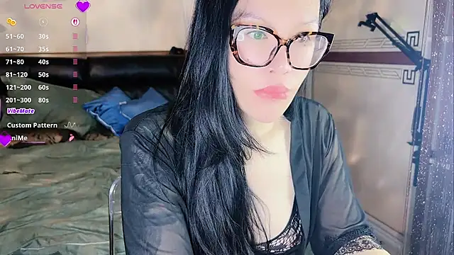 lingzi9333 online show from November 2025 01:46:01 PM