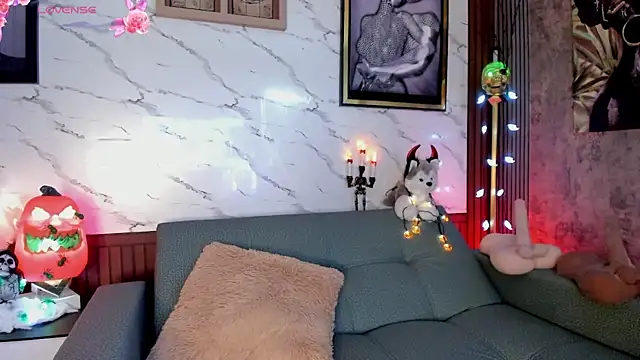 Snapshot of sarawolff chatting on October 2025 02:23:02 AM sarawolff online show from October 2025 02:23:02 AM