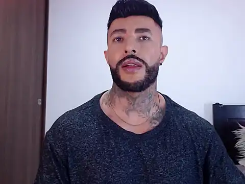 andrea de lucaa online show from October 2025 04:26:01 AM