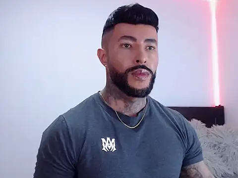 andrea de lucaa online show from October 2025 11:49:01 PM