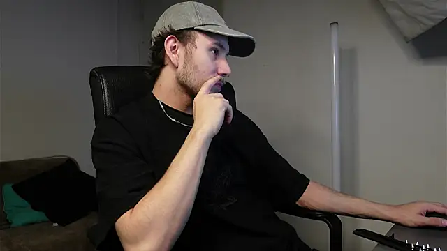 Snapshot of Ethan_Fyre chatting on October 2025 09:49:01 PM Ethan Fyre online show from October 2025 09:49:01 PM