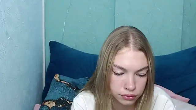 CassieDi online show from September 2025 04:45:02 AM