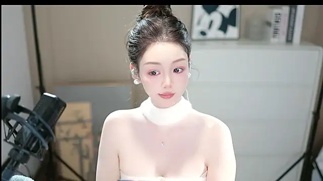 Snapshot of abbyli12 chatting on November 2025 03:29:02 PM abbyli12 online show from November 2025 03:29:02 PM