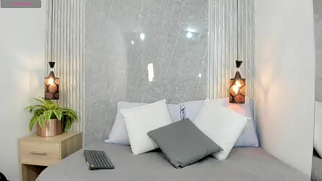 Dominic Taylor  online show from October 2025 03:10:02 AM