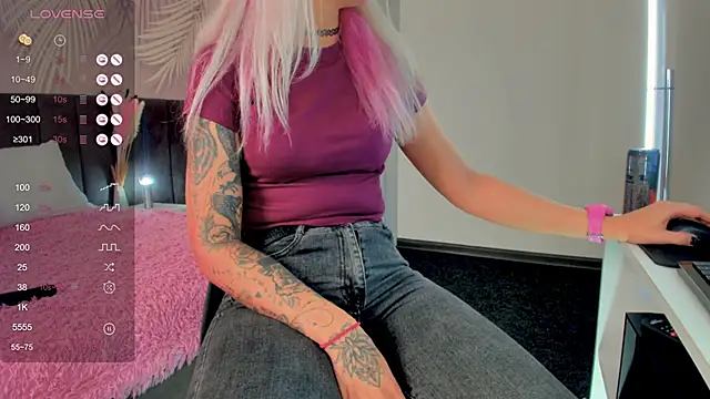 Snapshot of Kira_Key chatting on September 2025 01:50:01 AM Kira Key online show from September 2025 01:50:01 AM