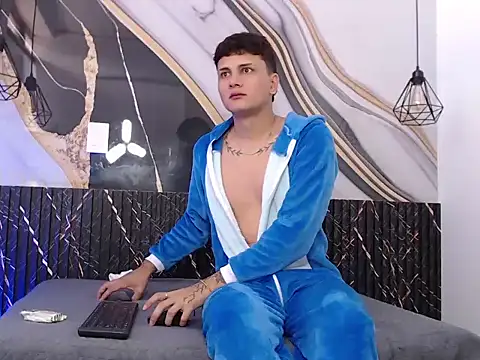 LiamCardona online show from September 2025 07:36:01 PM