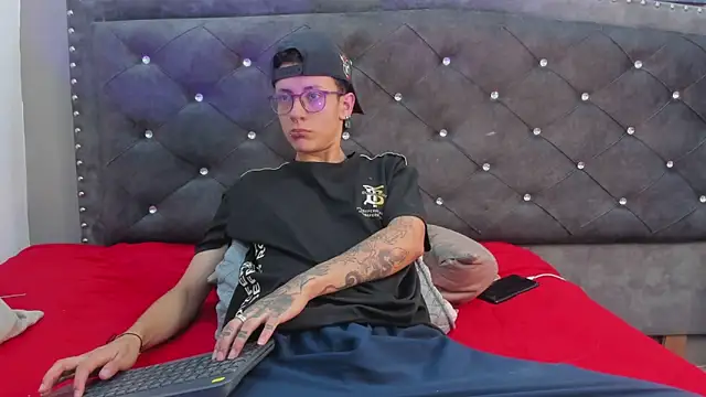 evan smitt1 online show from September 2025 01:55:01 PM