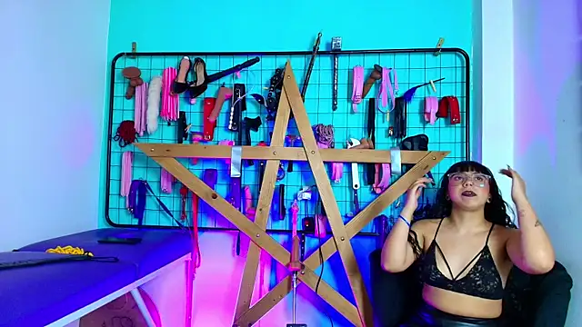 Mrmia bdsm extreme online show from October 2025 01:00:01 PM