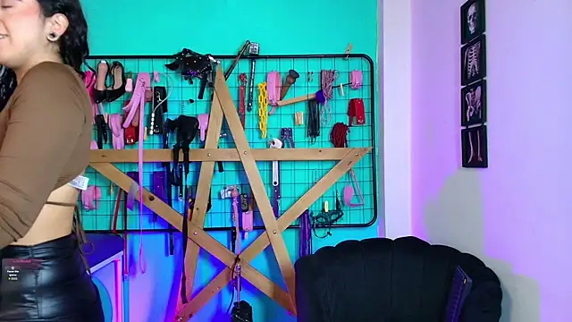 Mrmia bdsm extreme online show from October 2025 12:41:02 PM