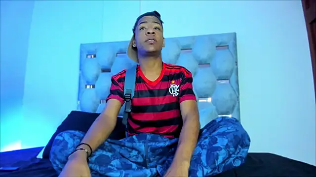 tiago xxx  online show from October 2025 09:01:01 PM
