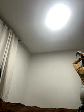 Leonis 0 online show from October 2025 02:01:02 AM