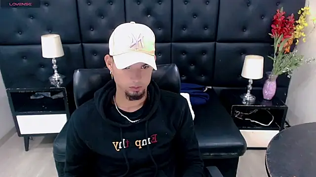 StivBigCock online show from September 2025 03:17:01 AM