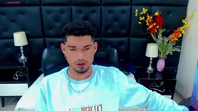 StivBigCock online show from September 2025 08:10:01 PM