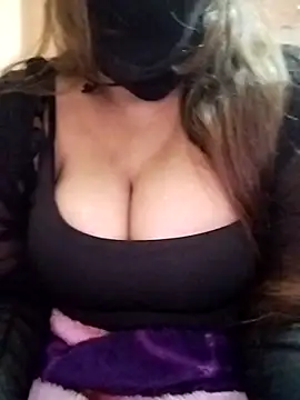 Urban Queen online show from November 2025 10:09:01 PM