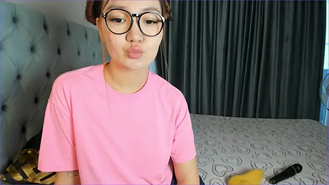 ElaraHaze online show from September 2025 06:57:01 AM