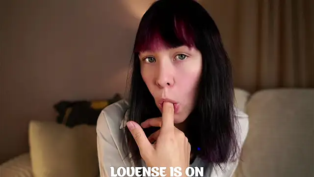 Snapshot of BritniBers chatting on October 2025 10:45:01 AM BritniBers online show from October 2025 10:45:01 AM