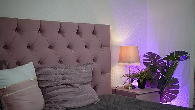 Snapshot of NataliaZen chatting on October 2025 07:12:02 PM NataliaZen online show from October 2025 07:12:02 PM