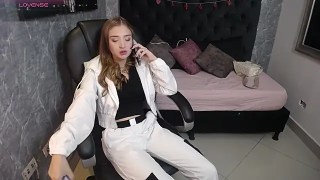 lizzysnow   online show from September 2025 12:05:02 PM