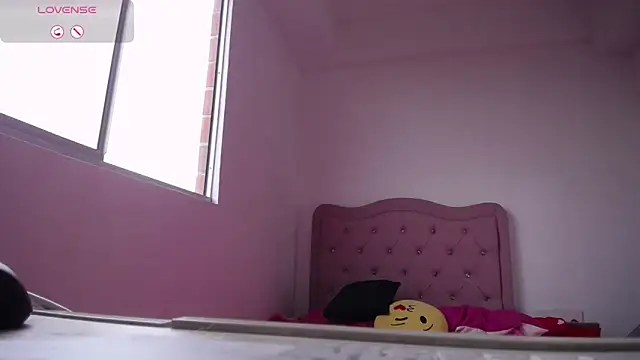 lizzysnow   online show from September 2025 10:37:02 PM