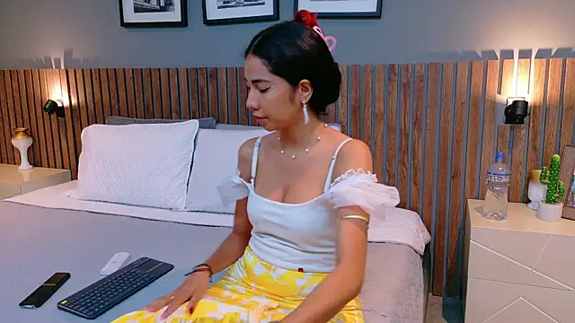 luna roja25 online show from September 2025 01:24:02 PM